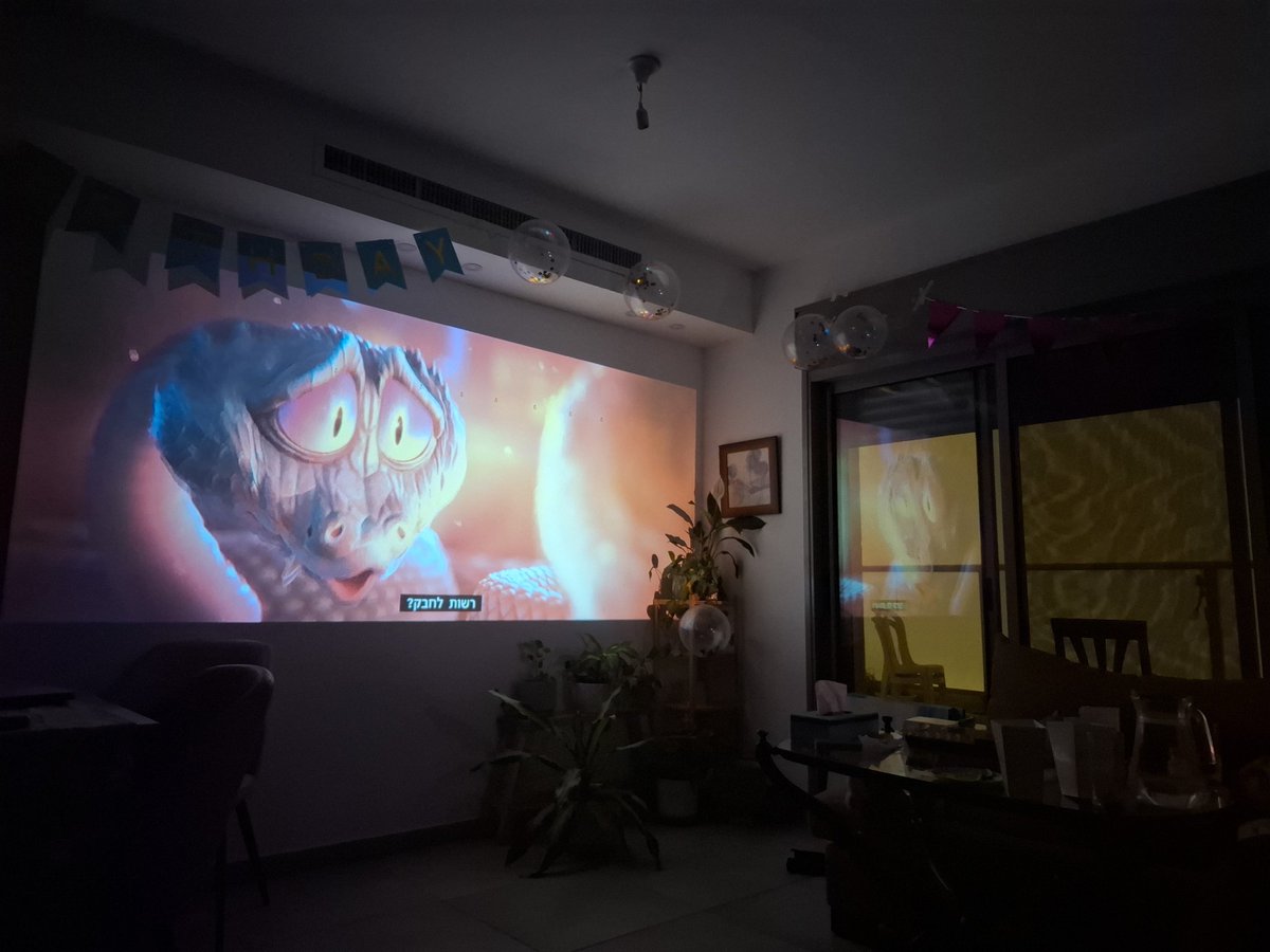 נצחיה רוצה כיסים tweet media