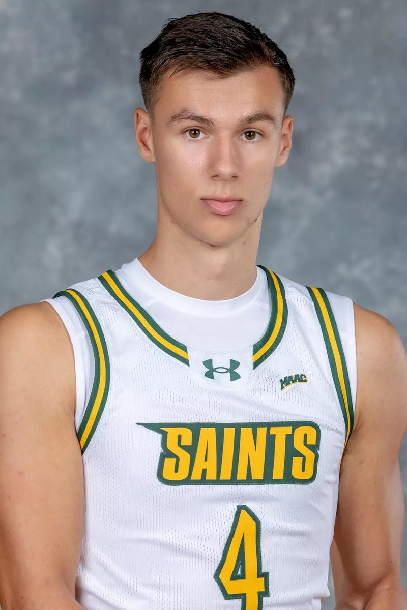 PropGPT_'s tweet image. 6 minutes left and Gavin Doty is trying his best to write his name in March Madness History. He has 21 points and is currently helping Siena lead the #1 Seed Duke 61-60🔥