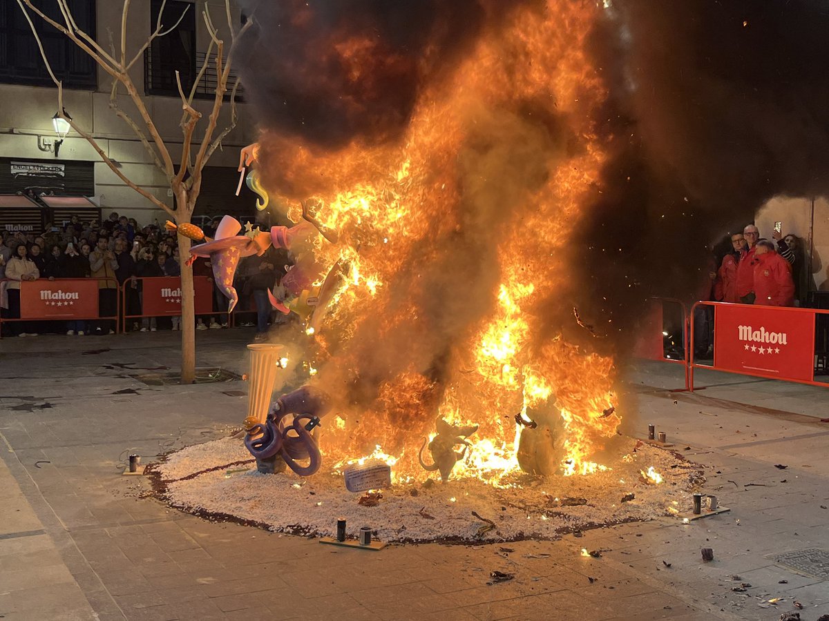 Falla del Pilar tweet media