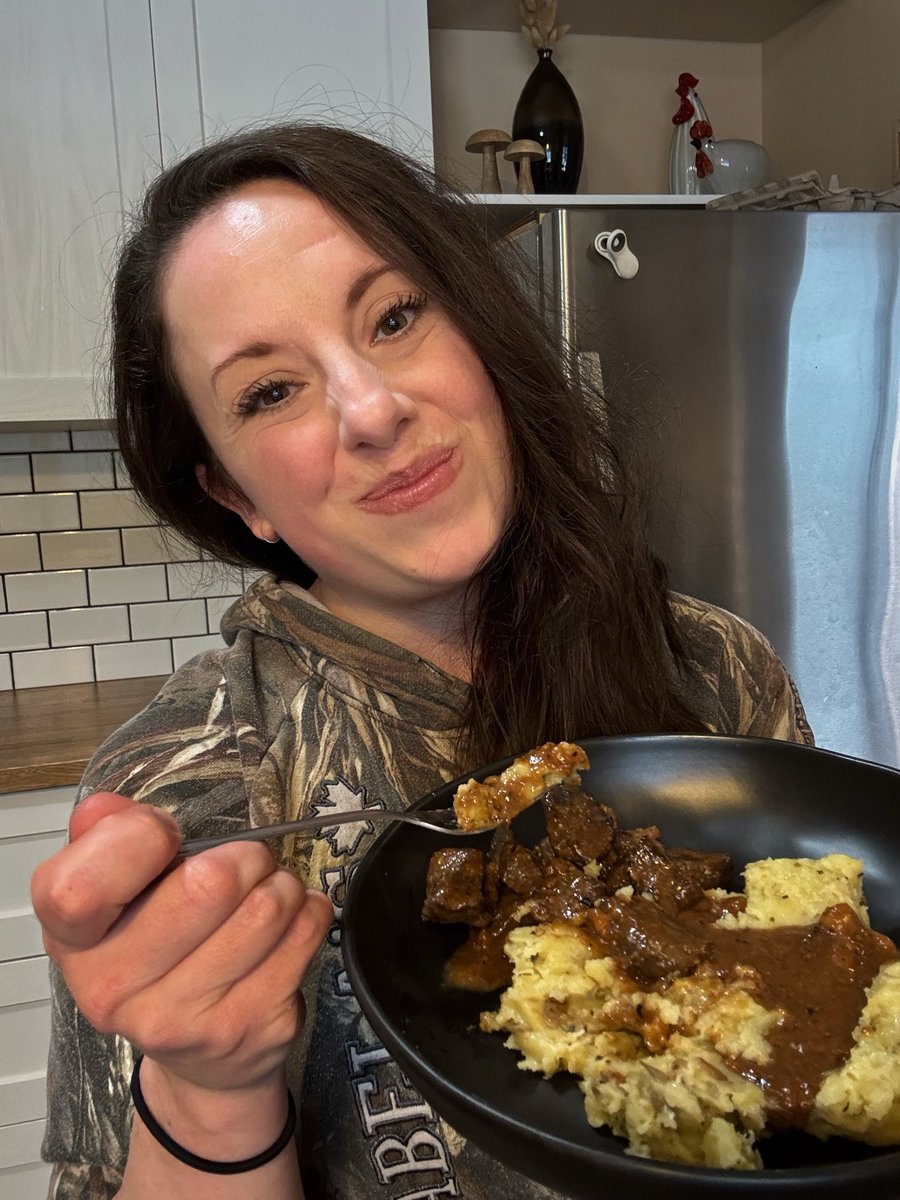 whyjennhunts's tweet photo. Such an easy, quick yet DELICIOUS meal. Venison steak bites with homemade venison sourdough gravy and creamy rustic herb and garlic butter mashed potatoes. 

#fieldtofork #fieldtotable #venison #wildgame #wildgamewednesday https://t.co/9OVdnJvcEg