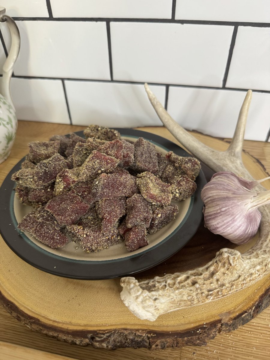 whyjennhunts's tweet photo. Such an easy, quick yet DELICIOUS meal. Venison steak bites with homemade venison sourdough gravy and creamy rustic herb and garlic butter mashed potatoes. 

#fieldtofork #fieldtotable #venison #wildgame #wildgamewednesday https://t.co/9OVdnJvcEg