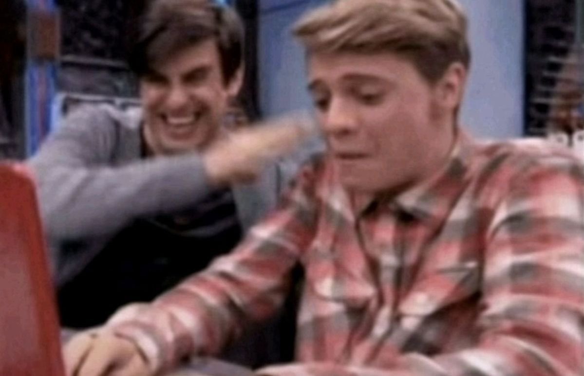 🔇 GαႦყ tweet media