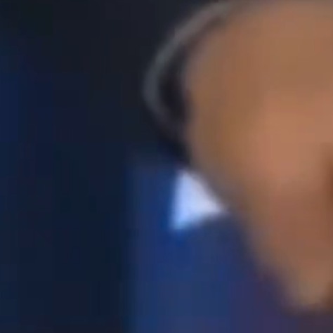 Ralph_0ff's tweet photo. @krief93 @KoutoTV @sahelbrut3 Et la manche qui s'élargie, ellle passe de taillé sur mesure à large, t'as aussi une explication ouuu? https://t.co/C0RYvIwiO7