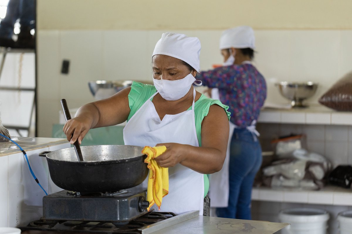 PNUDVenezuela's tweet photo. ¿Te enteraste de lo que está pasando en Puerto Ayacucho? 🇻🇪

Un grupo de personas encontró el equilibrio entre la generación de medios y el aprovechamiento sostenible de los bosques.

Conoce la iniciativa que está marcando la diferencia https://t.co/LfXDrHJhKD 🌳 #DíaDeLosBosques https://t.co/6a6qFuiZlo