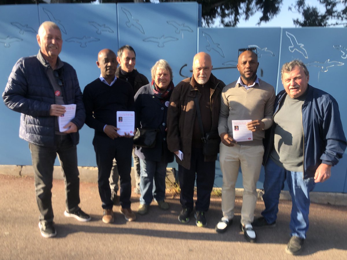Distribution du tract d' Ibrahim Mze <a href="/PCFMarseille15/">PCF Marseille 15</a> , chef de file des communistes du 8e secteur aux Bourrély et au Pan d'Aou : un seul vote , celui du Printemps Marseillais
#PCF #PrintempsMarseillais #MunicipalesMarseille