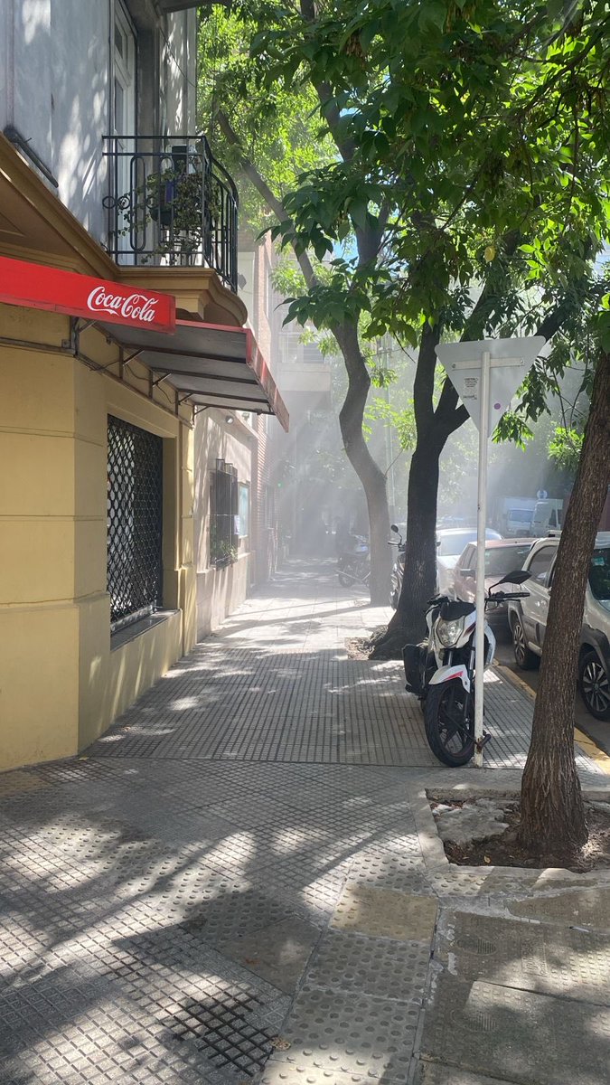 marydira's tweet photo. Nube de polvo x demolición en S. Ruggieri y Cerviño, todo él dia así, el estado de los autos estacionados una mugre, 147 no da bola!! Nunca vi nada igual!!! ⁦@jorgemacri⁩ https://t.co/UwHHCwHdxF