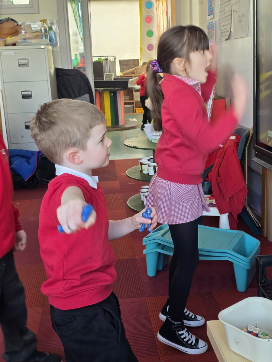 Mrs LowP1b tweet media