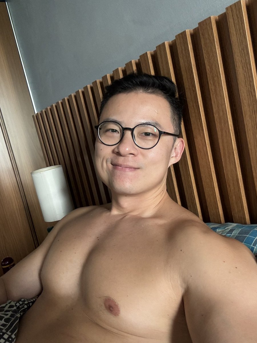 chinesinho amassando pão tweet media
