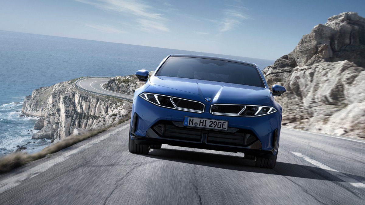 ovrdrive4's tweet photo. NEW: BMW i3! ⚡️🚗

🔥 BMW’s electric 3 Series is here.
⚡ 469 hp with dual-motor xDrive. 
🔋 Up to 900 km range + 800V fast charging (400 kW). 
🧠 Heart of Joy driving system. 
🖥️ Panoramic Vision display replaces the classic dashboard.
Built on the all-new Neue Klasse platform. https://t.co/qAaAUI7Bpu