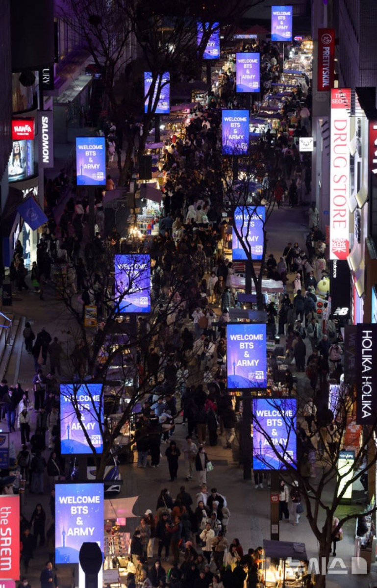 cris⁷ IS SEEING BTS! tweet media