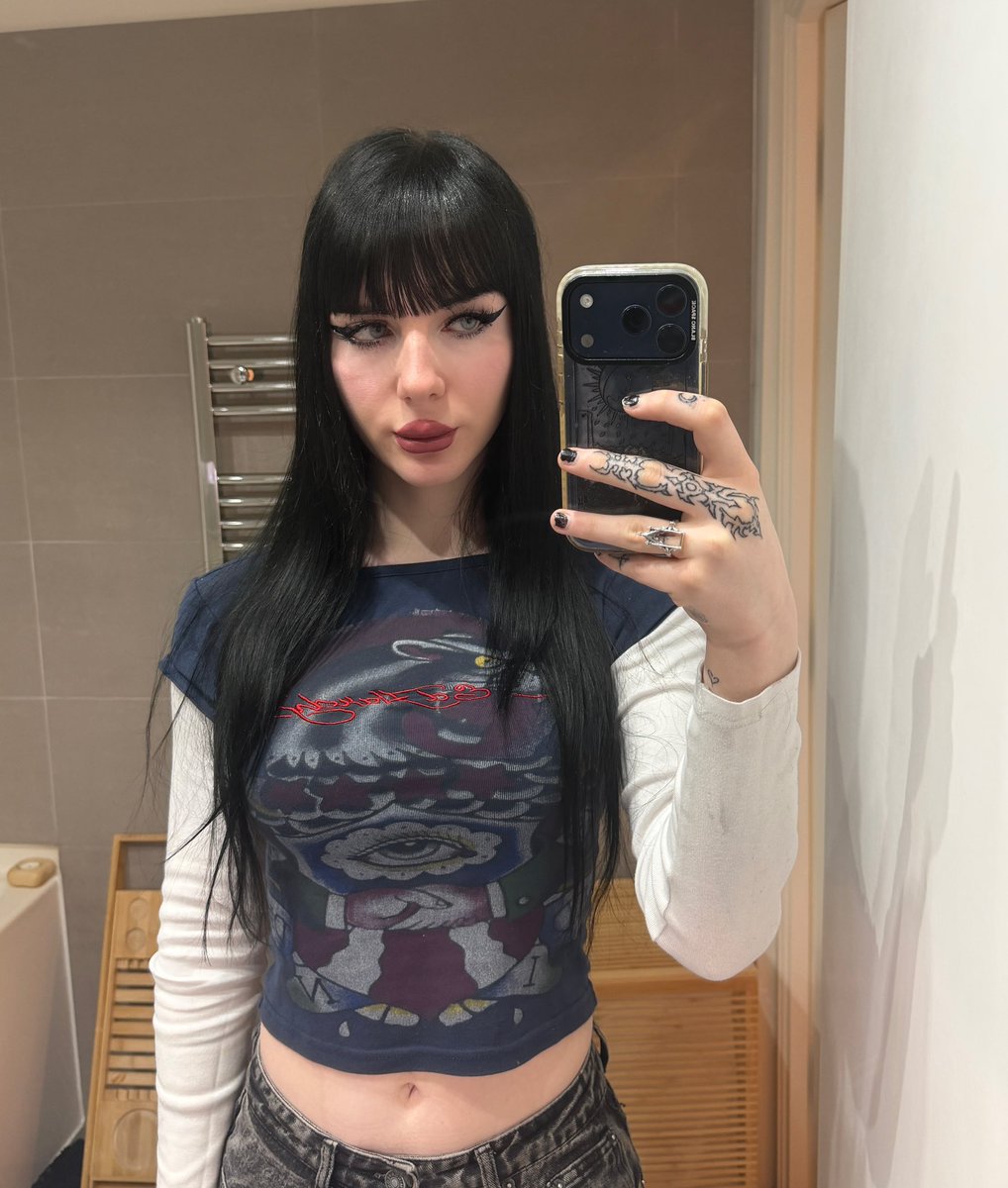 Winter 🖤 tweet media