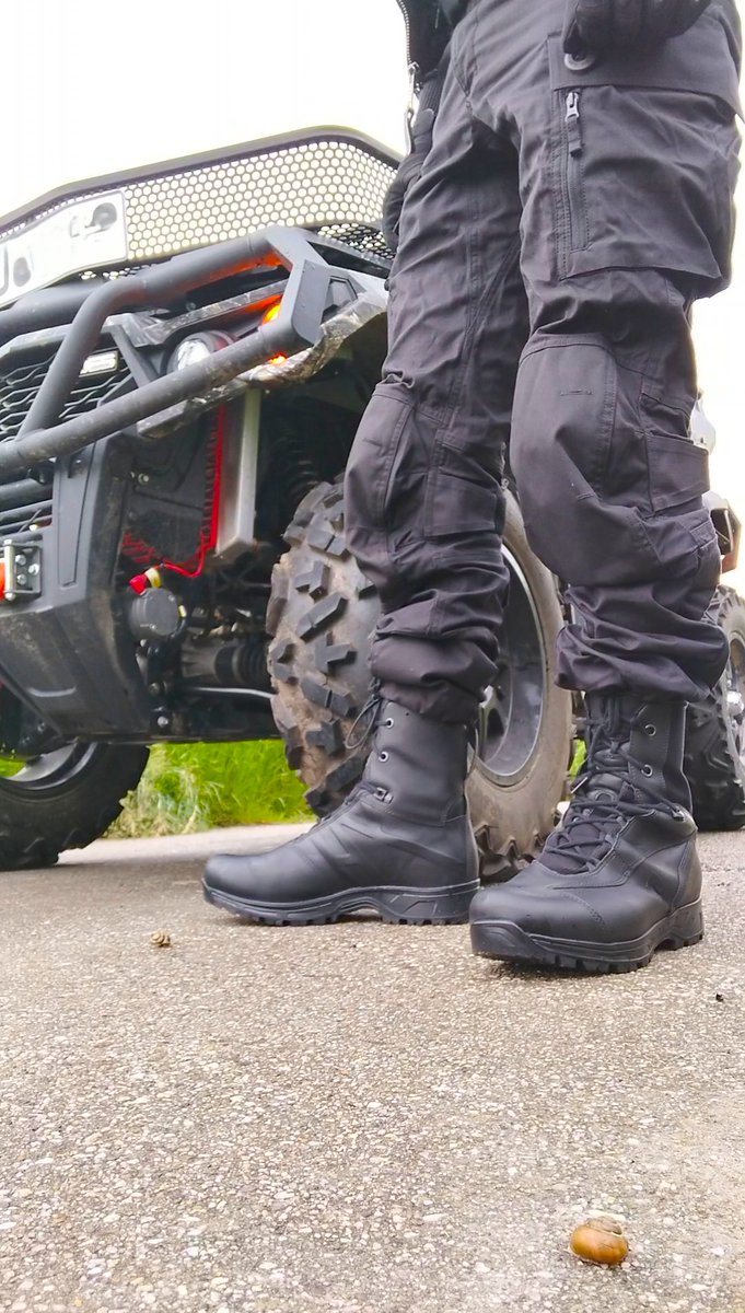 Hyperchris7's tweet photo. #snail #fighters versus #Haix #boots #crush #crushing https://t.co/8W8y0IUk0X