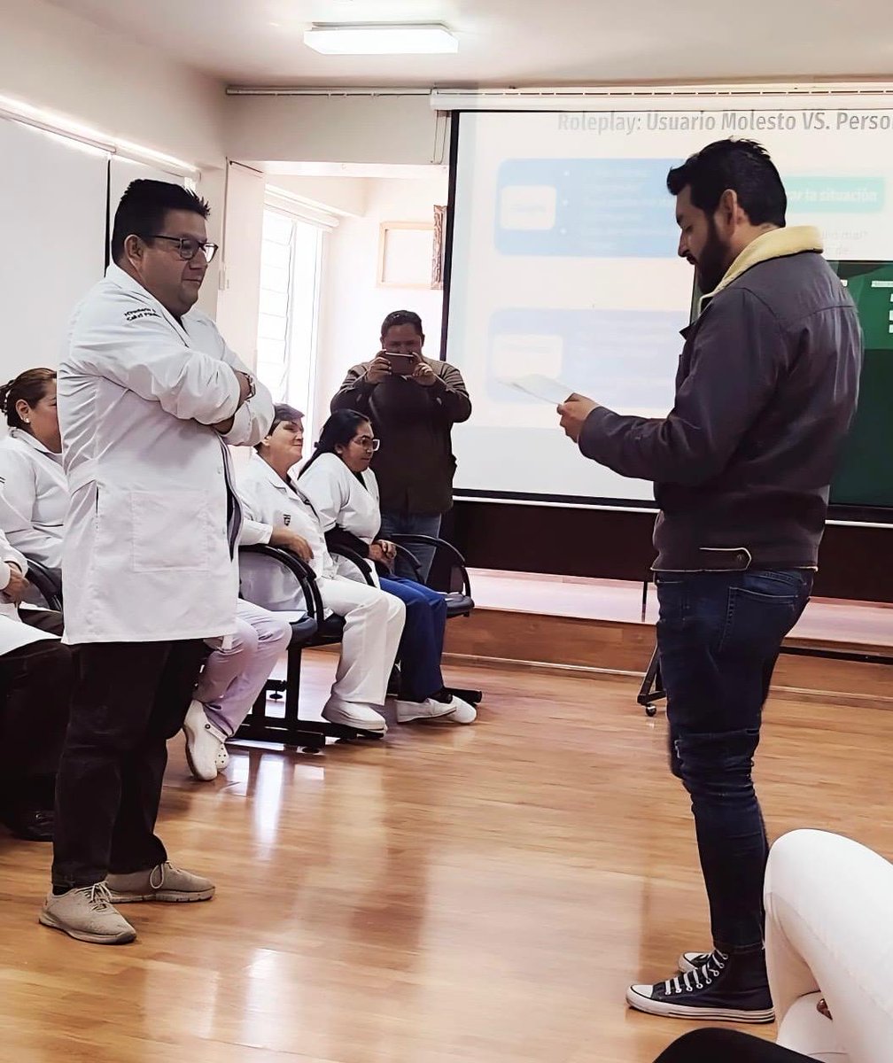 #Azogues | El <a href="/HHCCAzogues/">Hospital Homero Castanier Crespo 🇪🇨</a> fortalece su compromiso con la atención humanizada mediante la capacitación “Trilogía de la Humanización”, dirigida a todo el personal. Esta iniciativa promueve un trato digno y empático, priorizando el bienestar de los pacientes y el personal.