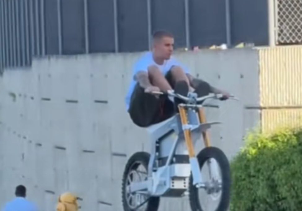 emma ⟢ tweet media