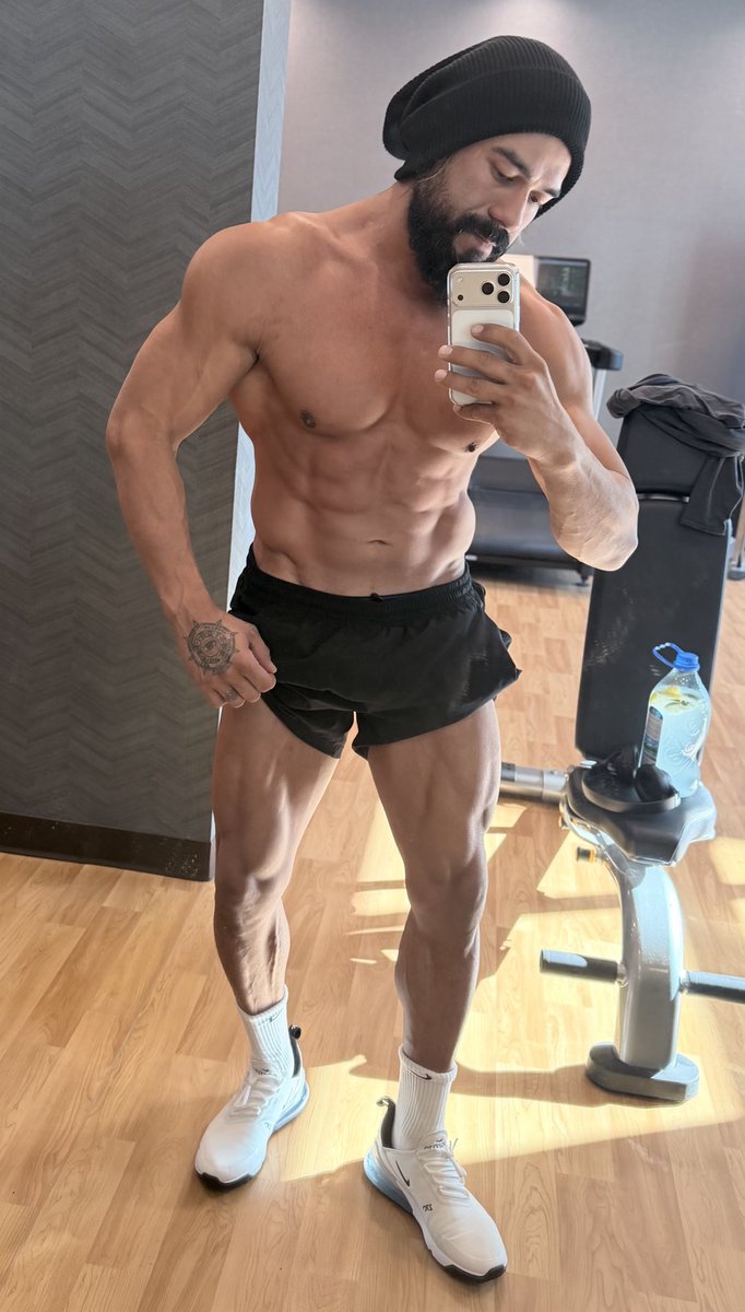 “EL IDOLO” ANDRADE better than MJF!!! tweet media