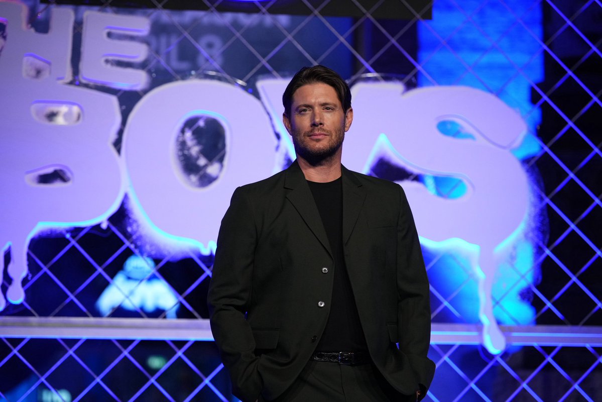 𝐥𝐚𝐫𝐢 tweet media