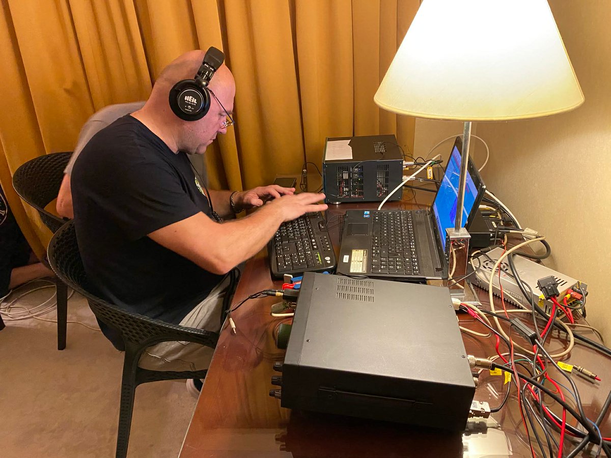 DX World.net tweet media