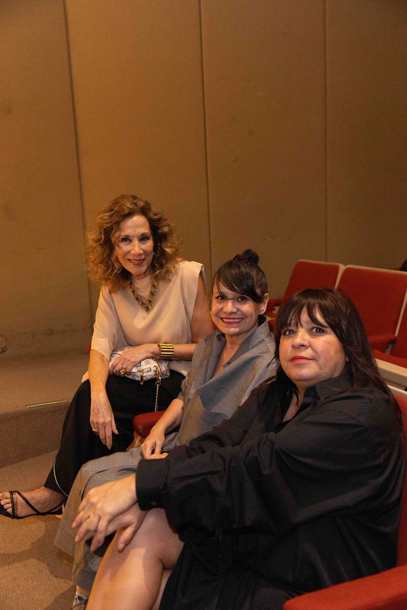 MidWoman tweet media