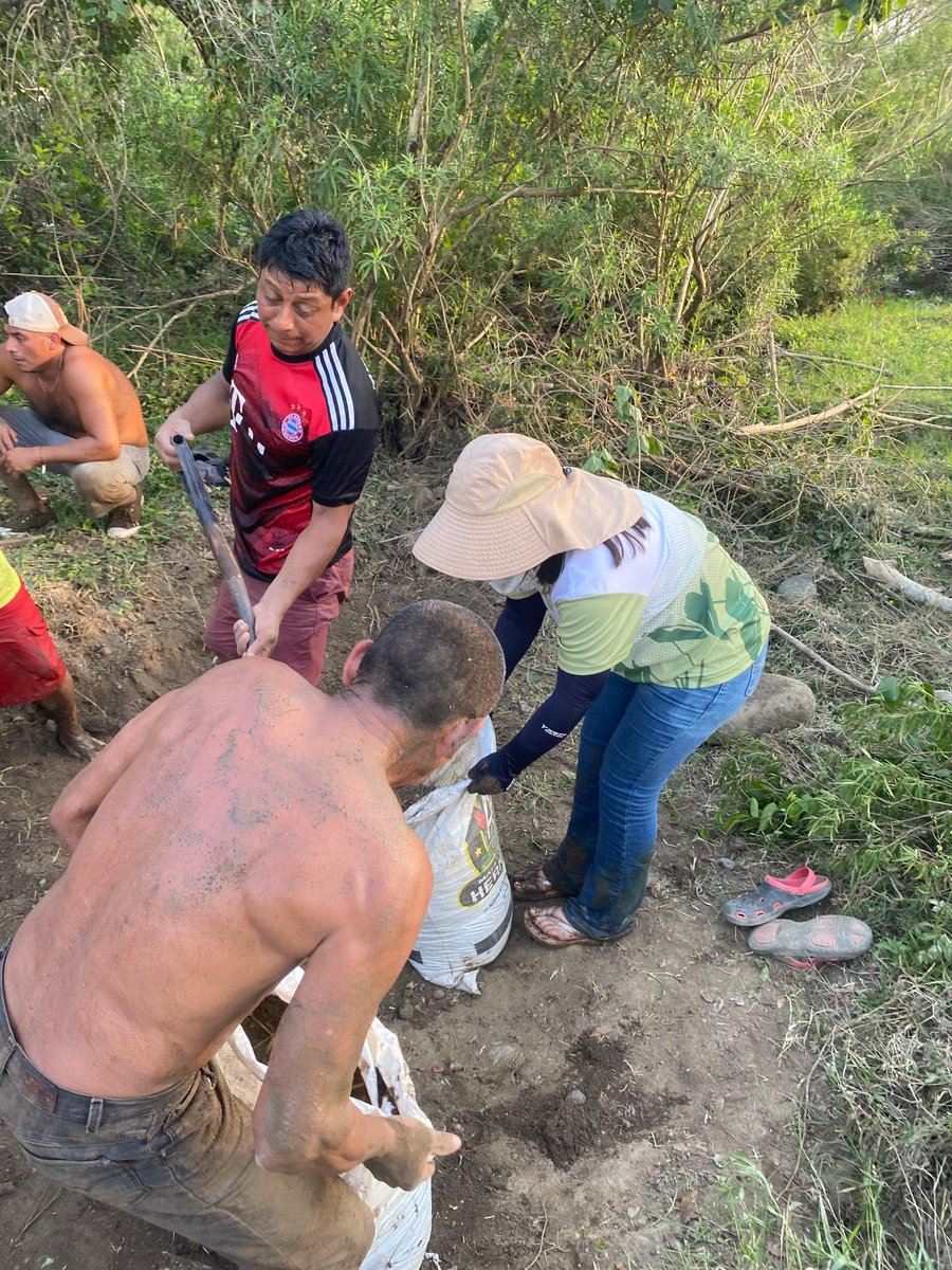 Colpos_Ver's tweet photo. 🦐🌿 Los días 12 y 13 de marzo, Angie Calderón del
 Colegio de Postgraduados – Campus Veracruz realizó trabajo de campo en Colipa sobre el uso local de crustáceos de agua dulce.Un ejercicio que vincula conocimiento académico y saberes comunitarios https://t.co/hQ3KJwQGCU