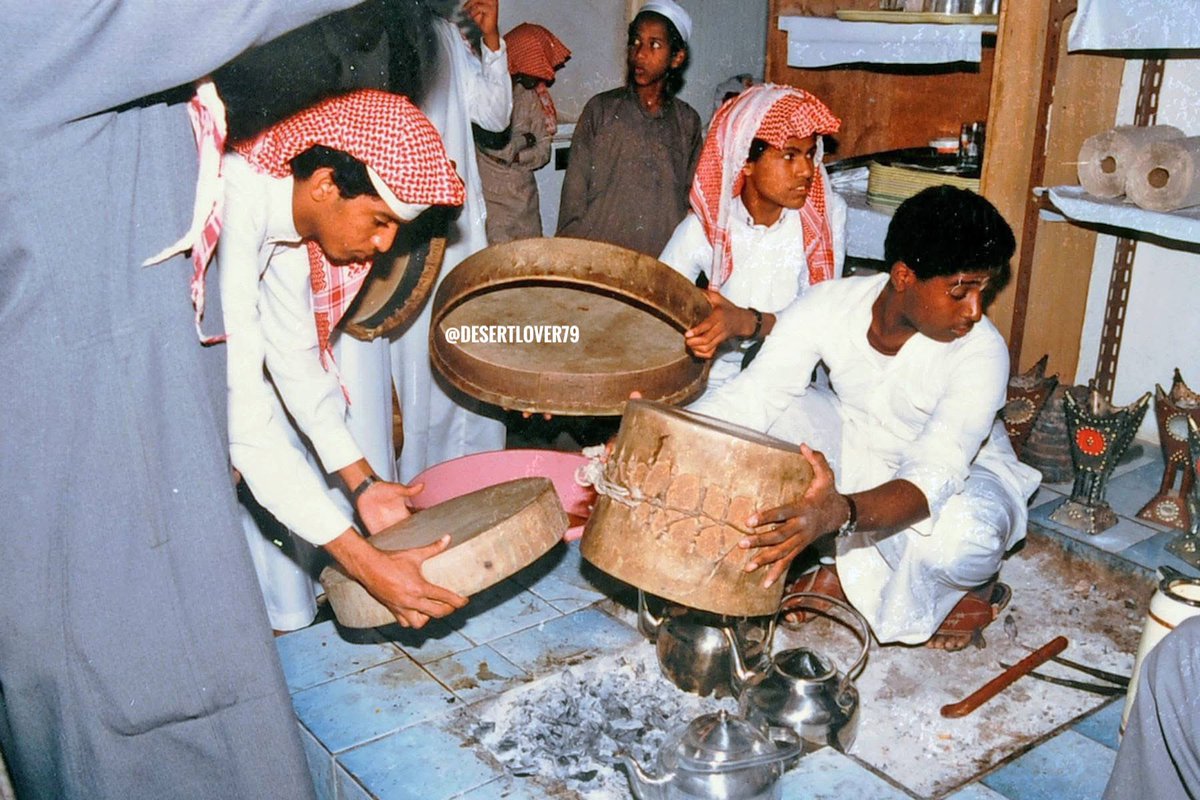desertlover79's tweet photo. احتفال عيد الفطر في محافظة الأحساء في المملكة العربية السعودية في الثمانينيات الميلادية https://t.co/UTyyUjq01w
