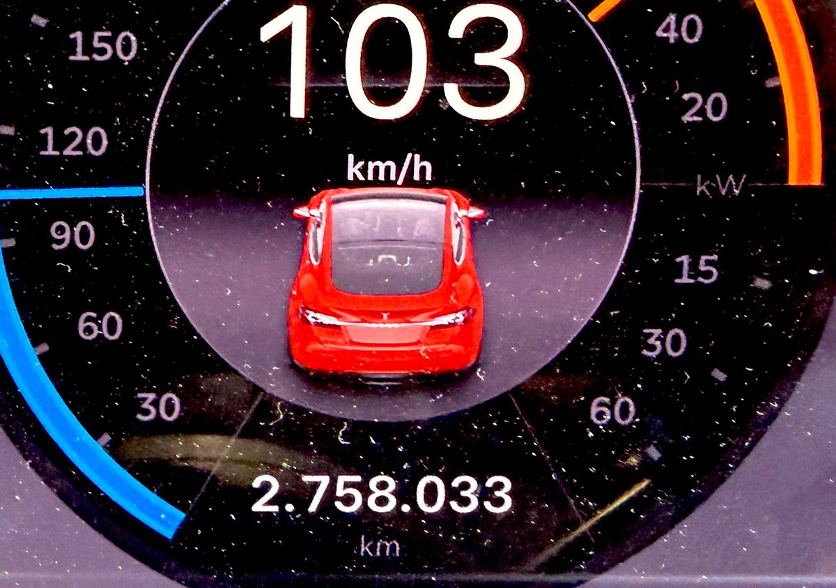 TeslaTracker tweet media