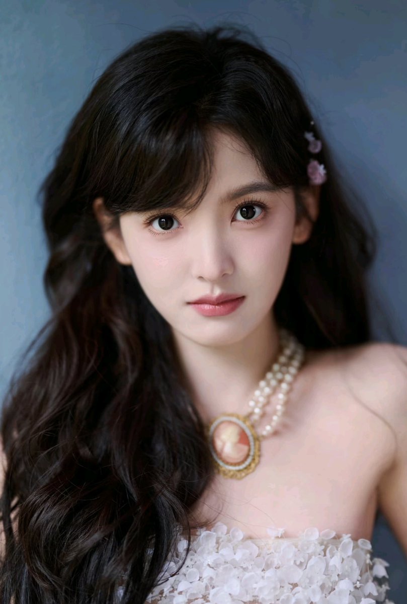 Gbmdxx's tweet photo. 演员颜值明星女神 章若楠 低着头口交大屌一边口交一边还用手撸动大屌闲不下来 https://t.co/CAuioh59AZ