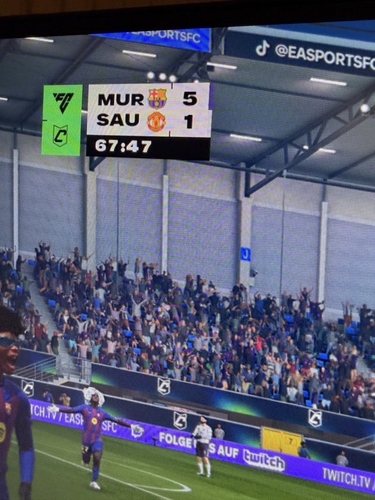 نقطتين ..🇵🇹#CR7 tweet media