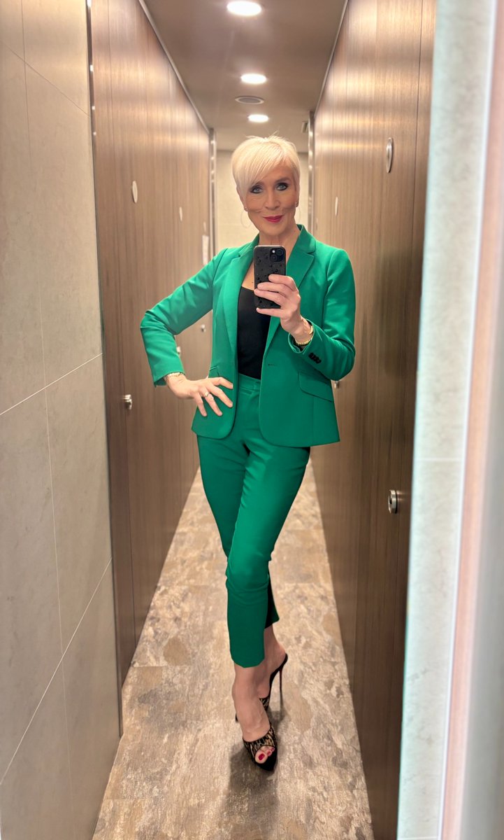 Dawn Neesom tweet media