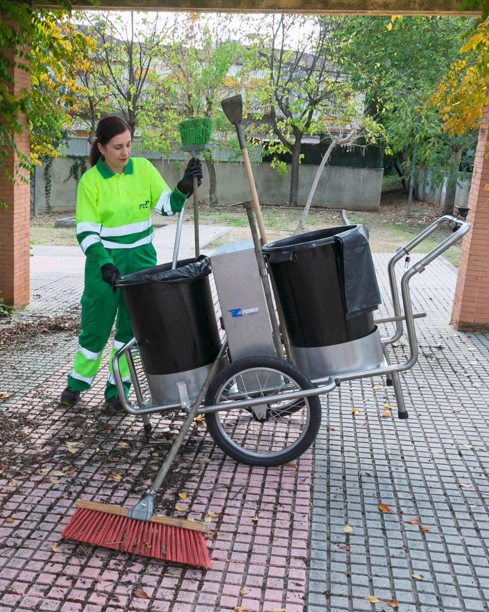 CuidamosMerida's tweet photo. 👷‍♀️✨ Gracias al trabajo del equipo de limpieza viaria, Mérida luce limpia cada día para vecinos, vecinas y visitantes.

Un trabajo esencial que cuida nuestra ciudad. 💚

#CuidamosMérida #MéridaLimpia https://t.co/ZVuhHpATT5