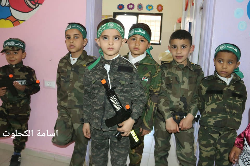 Bat211resisting tweet media