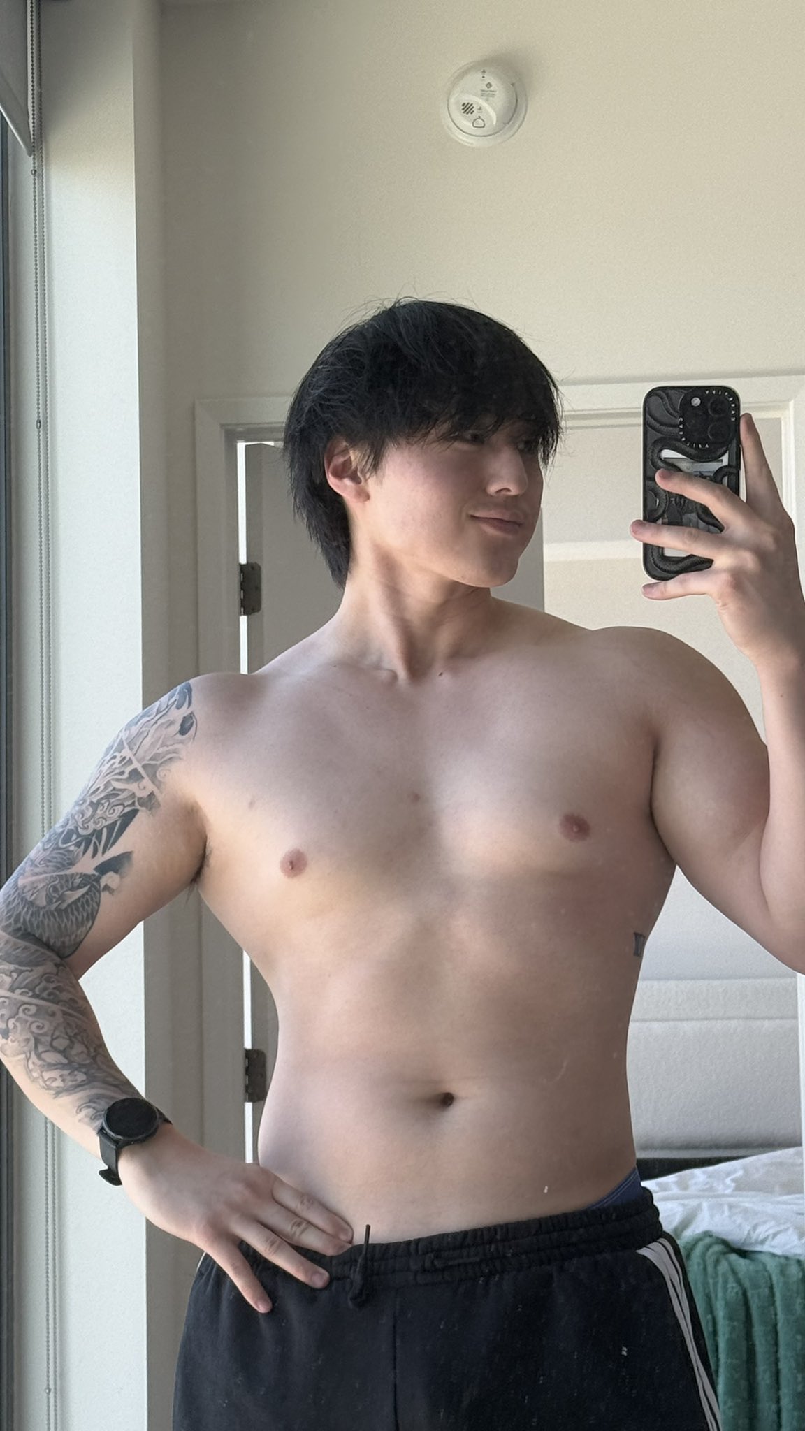 2 pic. Do you like this body type? https://t.co/L171P6qsf5
