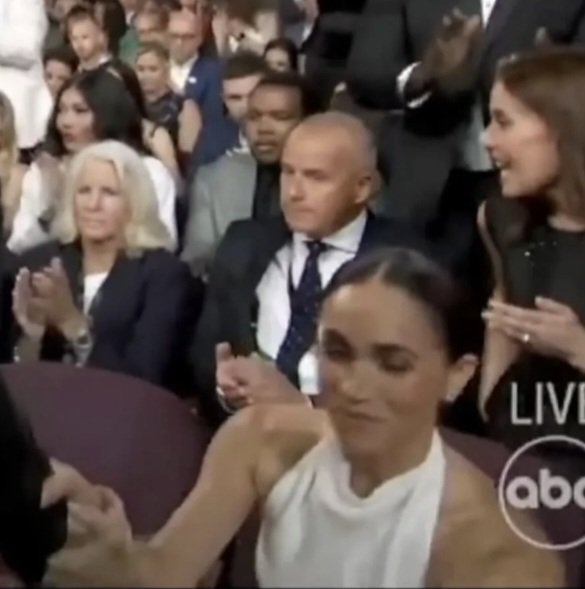 MissBouche tweet media