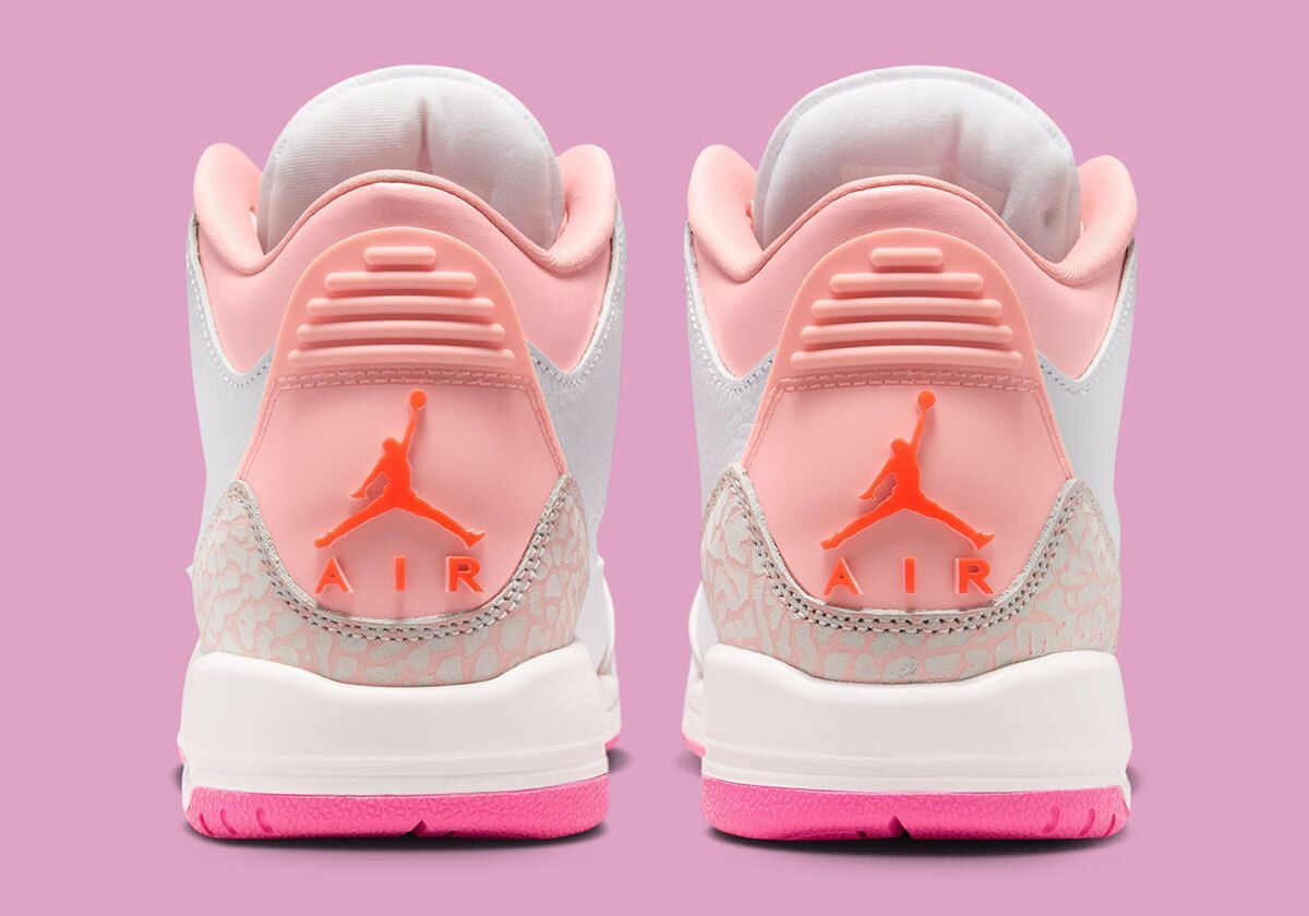 Sneaker News tweet media