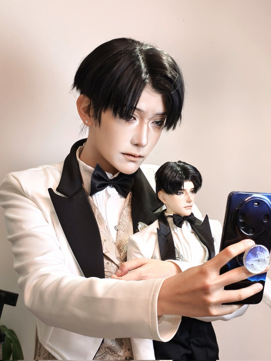 didoa9's tweet photo. 俺和俺的李伟bjd🤓👍
Me and my bjd doll Levi https://t.co/5VjLcQMzDj