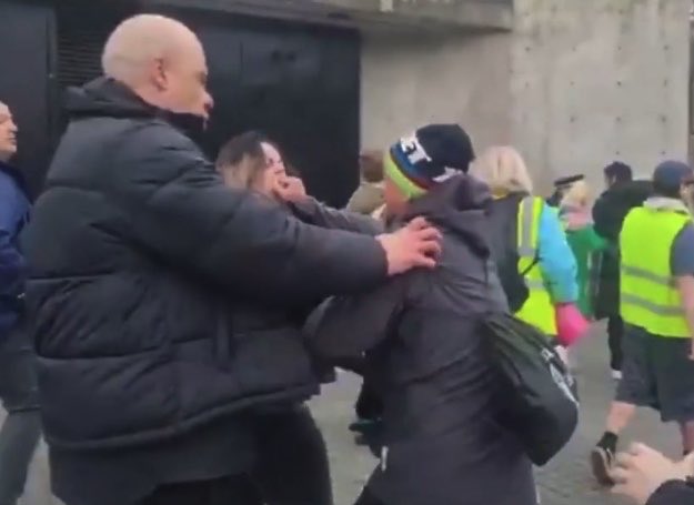 bowtime (Our Rob or Ross) tweet media