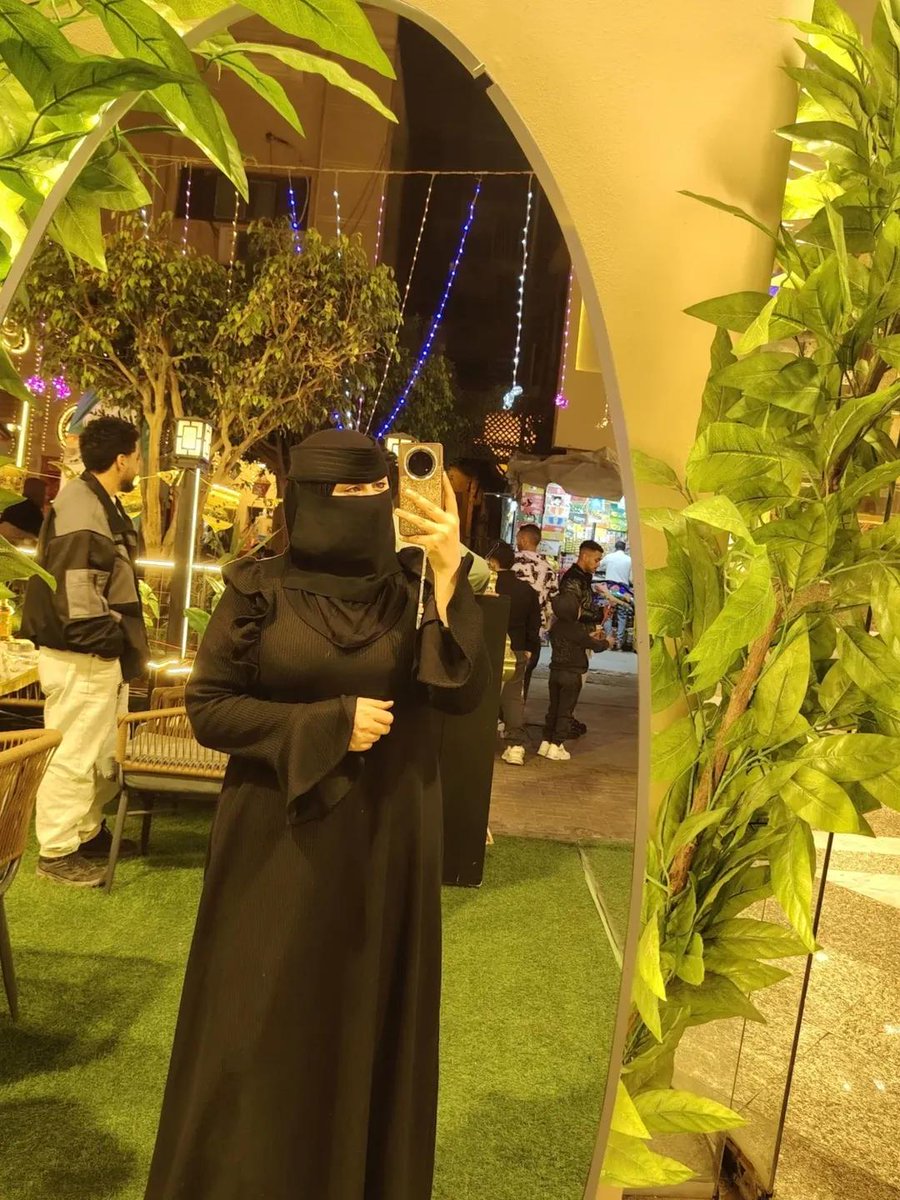 SalmaSh02426892's tweet photo. كل سنة وانتو طيبين عايزة العيدية بقا 🤣🤣🤣 https://t.co/qvVIE7nhtd