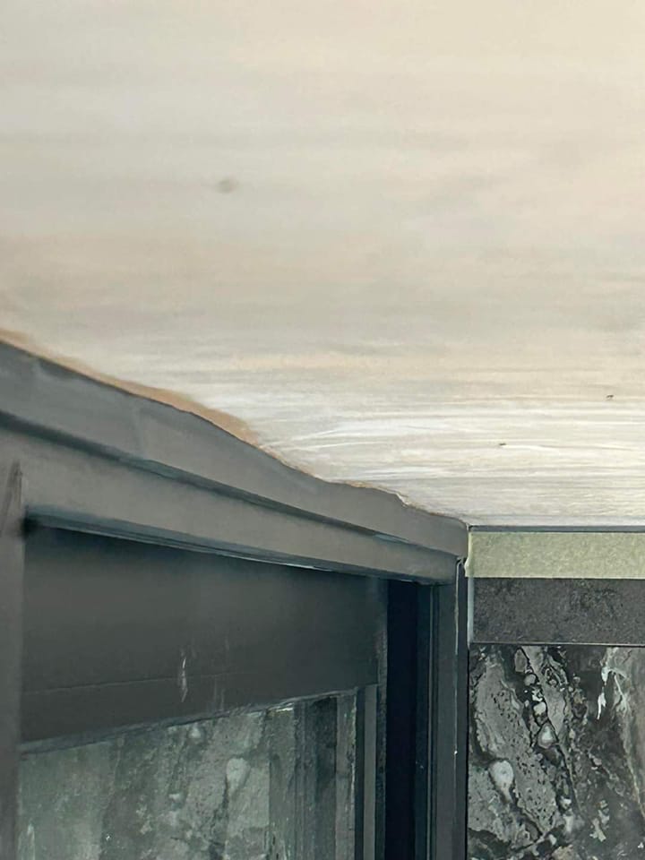 DecoratorsU's tweet image. Behold, the plastering in a two million pound house....

#plastering #decorator #millionaire