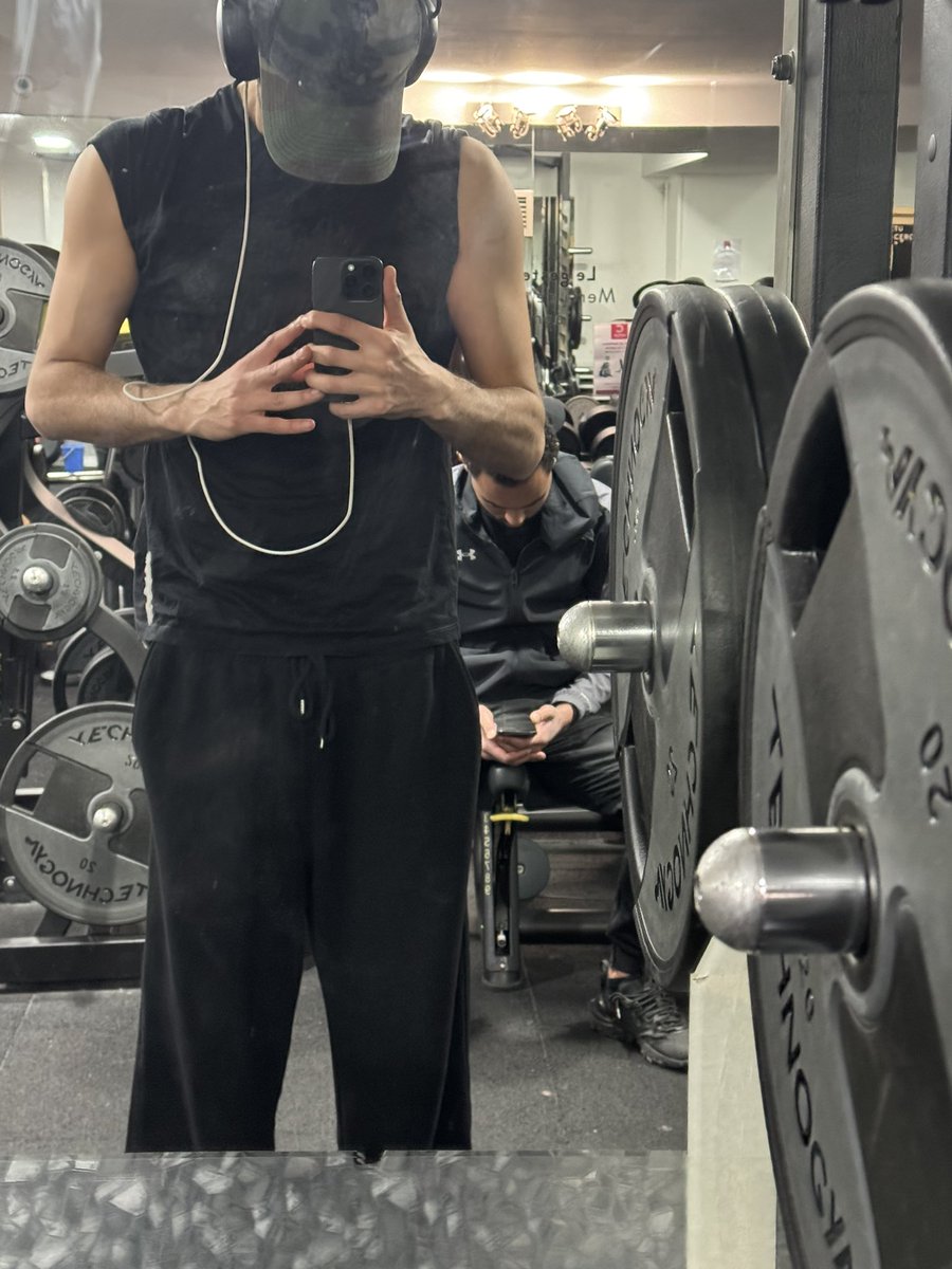 Tom Elvis Ω tweet media