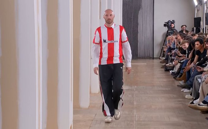 landerroz08's tweet photo. Pero que mierda es esta...? @AthleticClub https://t.co/IjofGrqaHW