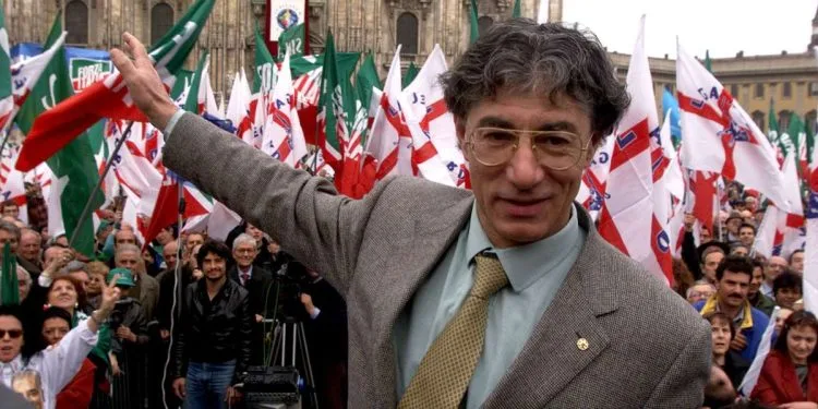 FabioBozzo69's tweet photo. Buon viaggio guerriero del Nord...
Ci hai dato una visione: la visione del Nord stufo di essere sfruttato.
Le persone oneste ti onoreranno e i traditori faranno lacrime di coccodrillo, ma è ovvio: più grande è il defunto e più numerosi sono i vermi che accorrono al capezzale. https://t.co/kpNhG2i2Lv