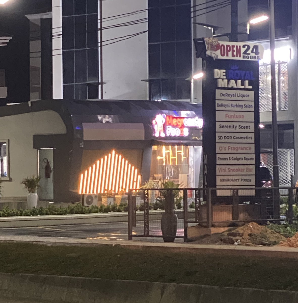 Laurel🦇 tweet media