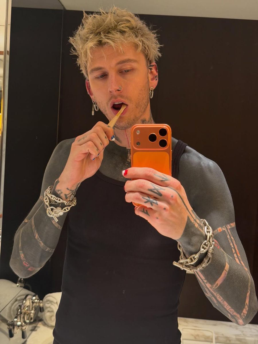 MGK pics (@mgk_pics) on Twitter photo 
