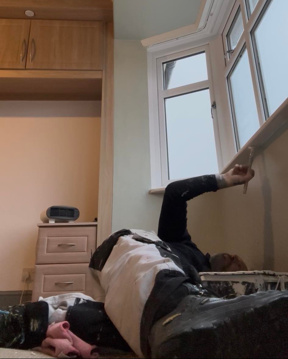 DecoratorsU's tweet image. Be honest, do you paint 2 full coats underneath sills?

#paint #decorating #honest