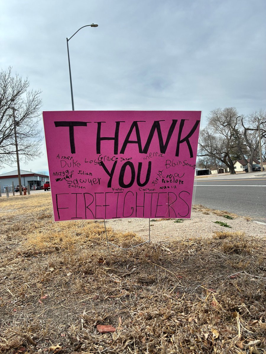 USAS_WW1's tweet photo. #wildfires #fire #MorrillFire #NEWX: Morrill Fire in Morrill County is 643,000+ acres and now one of USA's top 10 fires ever. Nebraska's 20+ fires have burned ~825,000! Containment progress amazing: 69%!!!! 🔥🚒🧯🧑‍🚒🚁🙏
↖️ @watchdutyapp 
↗️↙️ https://t.co/jtWKbYMRCn
↘️ @usas_ww1 https://t.co/lcpQ5S9NLC