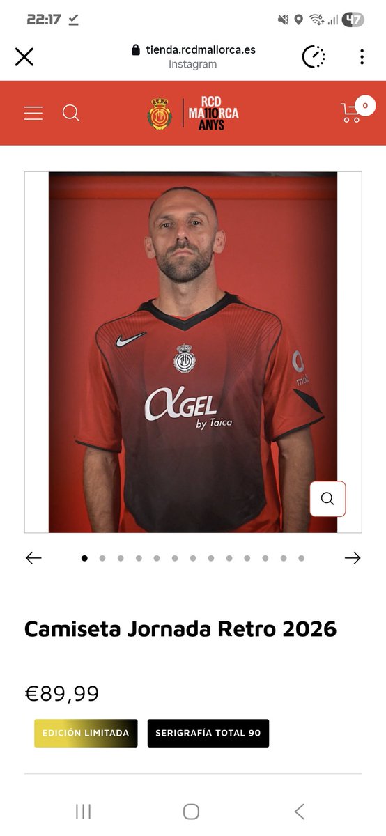 <a href="/RCD_Mallorca/">RCD Mallorca</a> La tenían en stock que nadie la compraba, le ponen el escudo y ahora 90€.

Si la compro será a mi chino de confianza