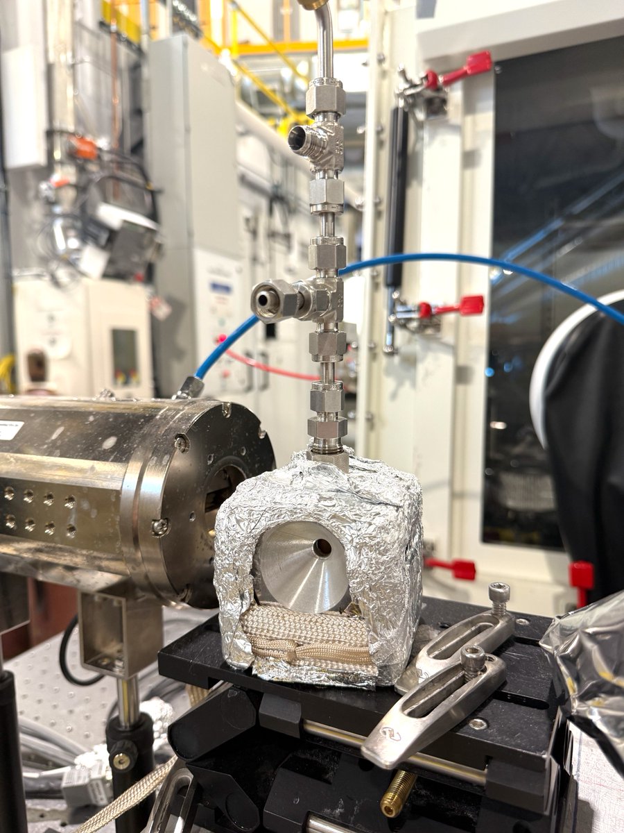 CanadianLightSource tweet media