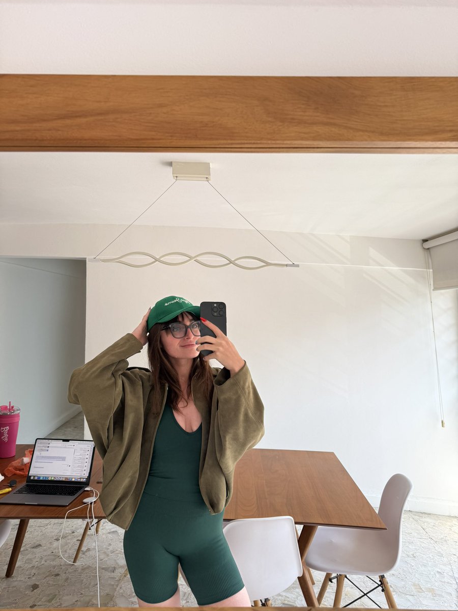 Elizabeth Tolstenko tweet media