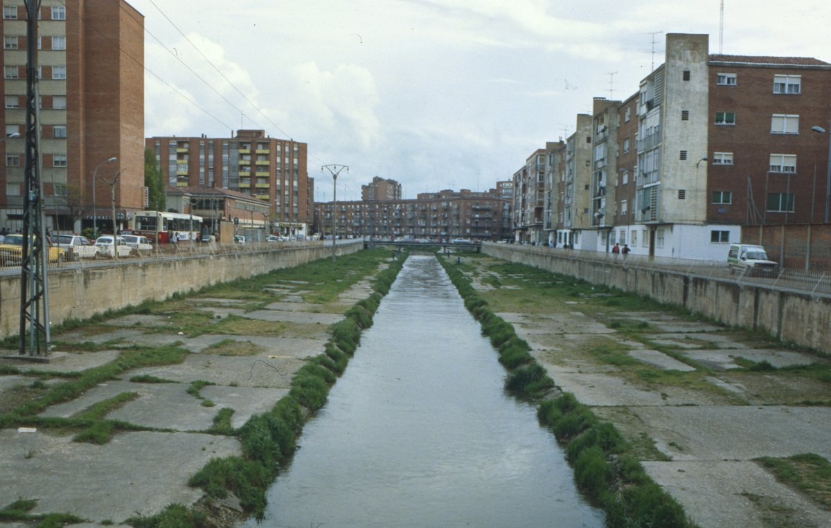 valladysuscosas's tweet photo. Vista del río Esgueva a su paso por #Valladolid en 1988

Algo hemos mejorado...😅😅😅

📷 Archivo municipal de Valladolid https://t.co/R4JdyF7hrY