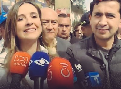 Distopía prensa tweet media