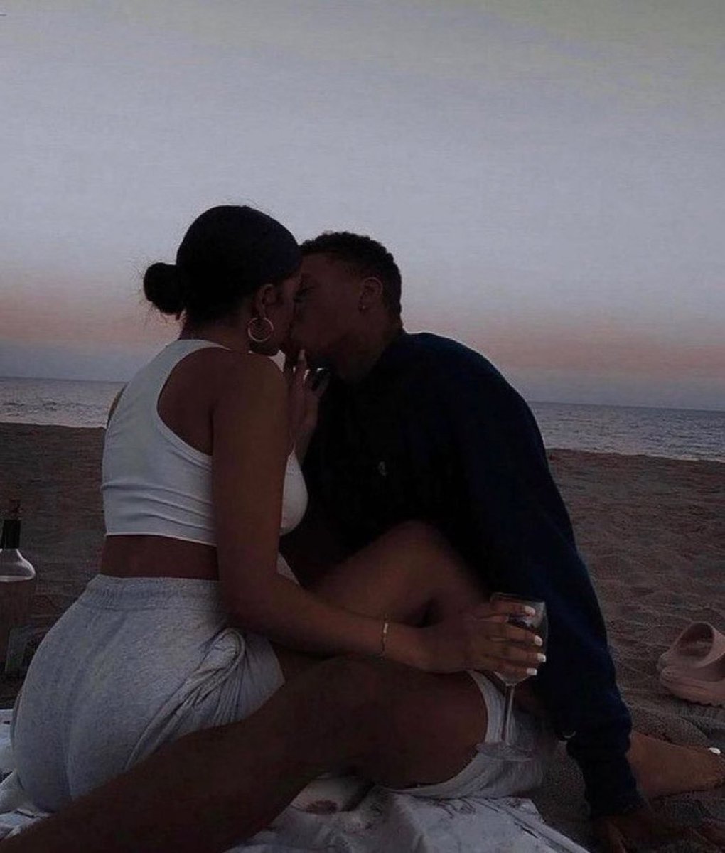 CHARLOTTE NICOLE 🕊 tweet media